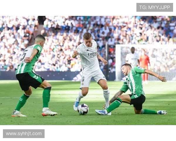 克罗斯在足球世界中的传奇之路与他对球队的深远影响分析