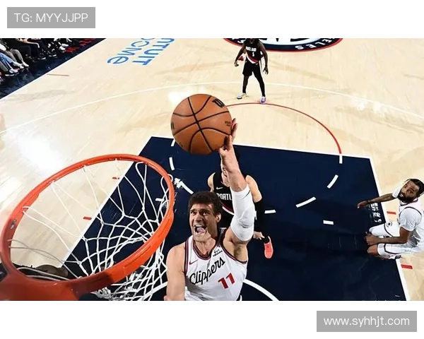 布鲁克洛佩斯:从NBA巨星到篮球战术的创新先锋之路 布鲁克洛佩斯:从NBA巨星到篮球战术的创新先锋之路